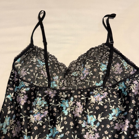Victoria’s Secret Floral Lace Trim Slip - Picture 6 of 6
